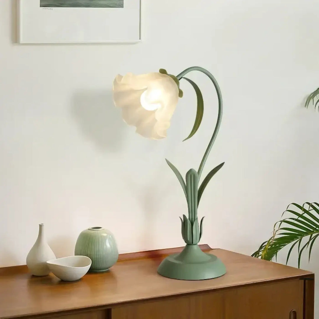 Lampe de table design fleur blanche pour deco naturelle