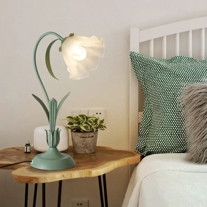Lampe de table design fleur blanche pour deco naturelle