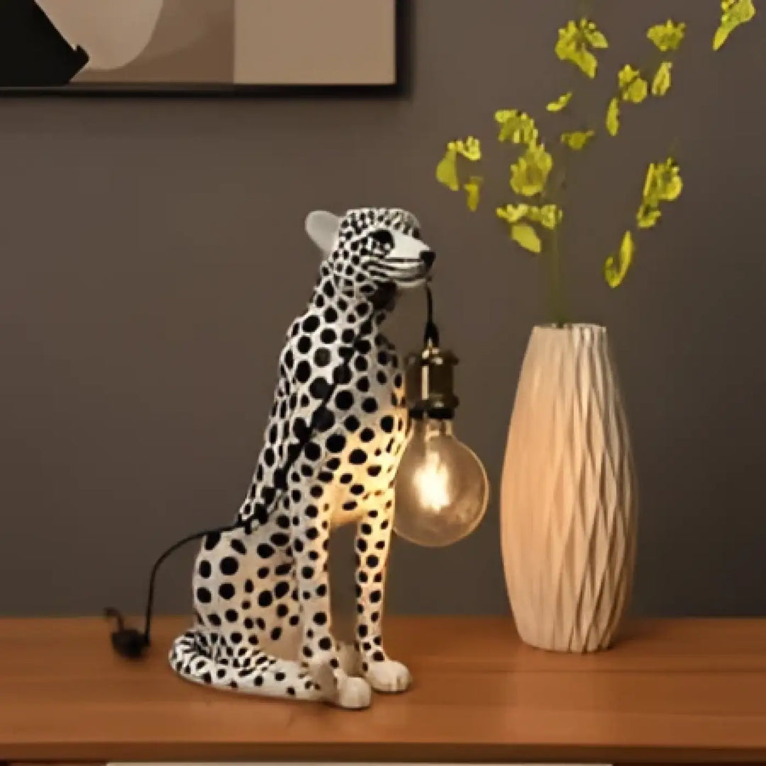 Lampe de table felina en forme de léopard tacheté avec ampoule suspendue chaude et cordon noir pour table design léopard