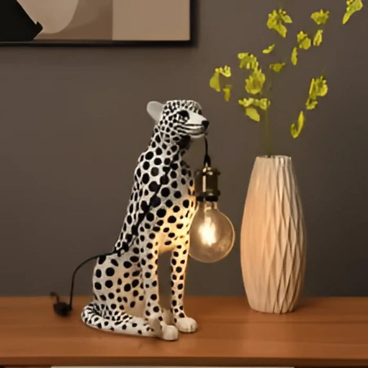 Lampe de table felina en forme de léopard tacheté avec ampoule suspendue chaude et cordon noir pour table design léopard