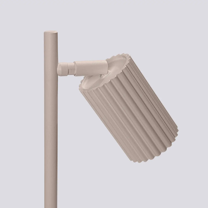 Lampe a poser karbon taupe beige design minimaliste avec ampoules gu10 interchangeables et finition ribbée