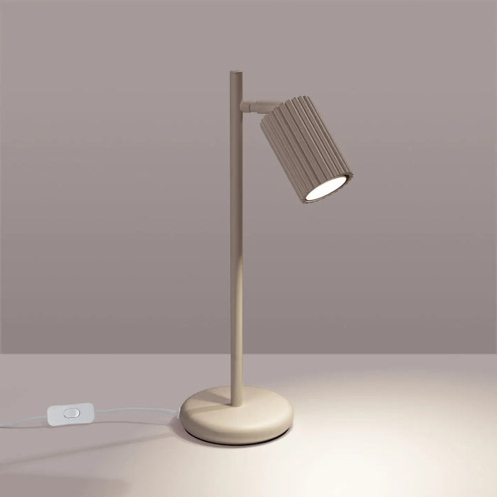 Lampe a poser karbon taupe beige avec abat-jour cylindrique nervuré et base métal élégante design minimaliste ampoules gu10 interchangeables