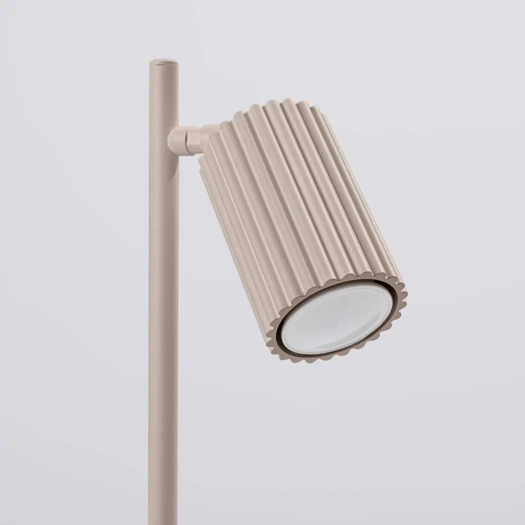 Beige lampe a poser karbon taupe avec design minimaliste et ampoules gu10 interchangeables pour intérieur moderne