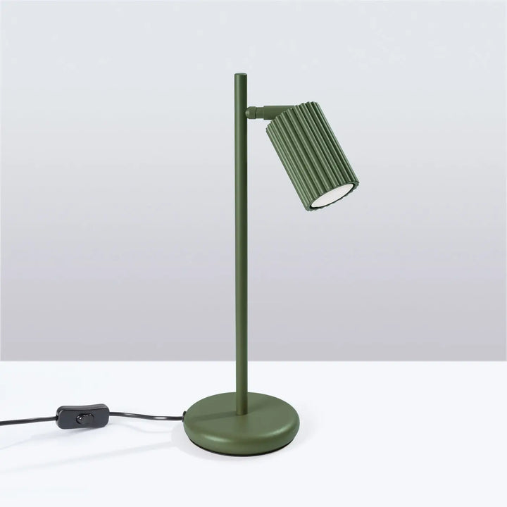 Lampe a poser karbon vert olive en metal avec abat-jour cylindrique rainuré et bras ajustable design minimaliste
