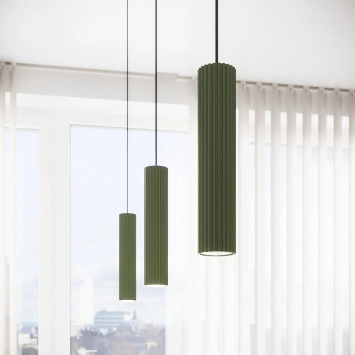 Trois suspensions cylindriques vert olive karbon avec ampoules gu10 interchangeables design minimaliste plafonnier karbon allie