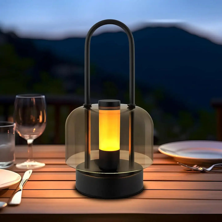 Lampe de table zora en métal noir avec lanterne à verre transparent et lumière ambre couleur gradation continue