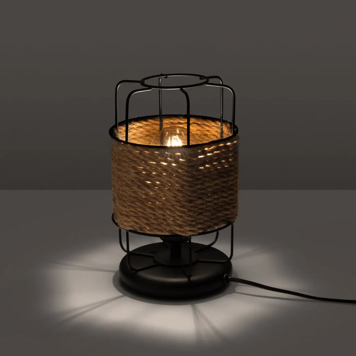 Lampe à poser série gizur style loft avec cage en métal noir et abat-jour en fibre naturelle tissée design fascinant