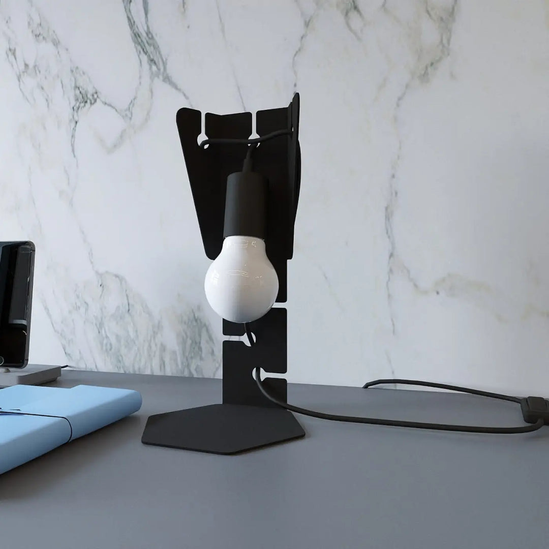 Lampe arby noire en métal avec ampoule blanche et design géométrique pour décoration d’intérieur moderne bureau arby