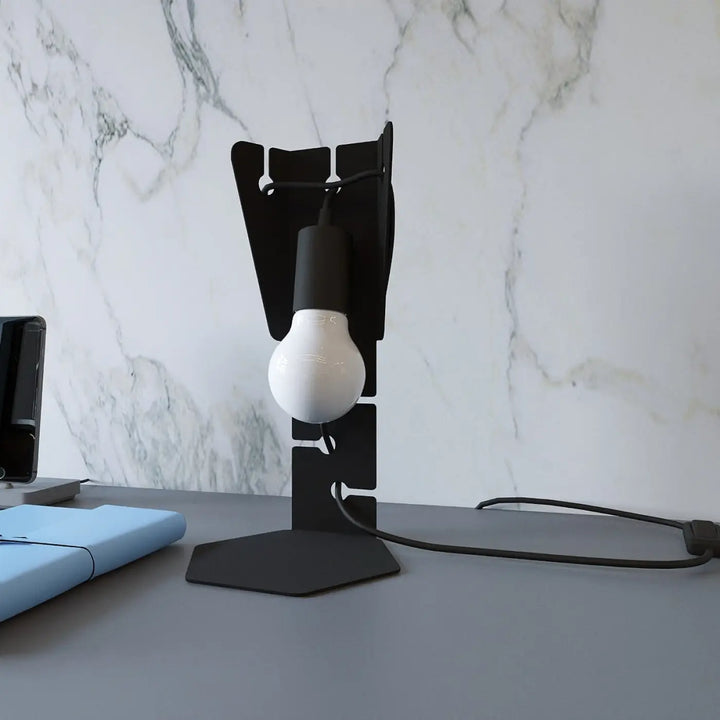Lampe arby noire en métal avec ampoule blanche et design géométrique pour décoration d’intérieur moderne bureau arby