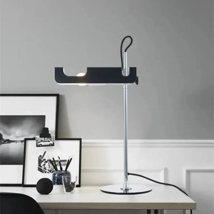 Lampe de table modu moderne noire et chrome avec design minimaliste et épuré pour un éclairage de bureau élégant