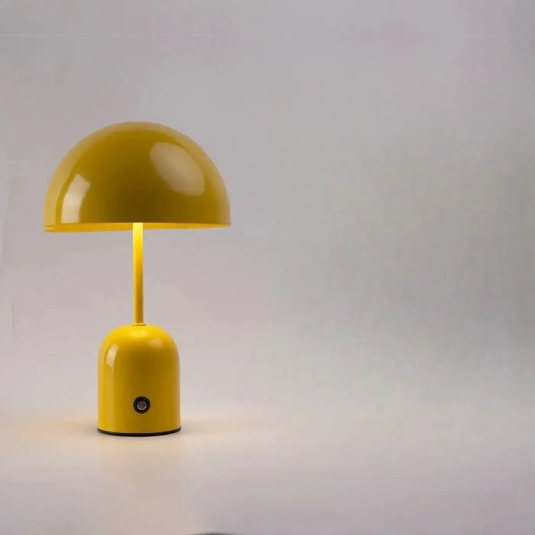 Lampe de table kapula jaune vif en forme de champignon avec finition brillante design contemporain et présence élégante