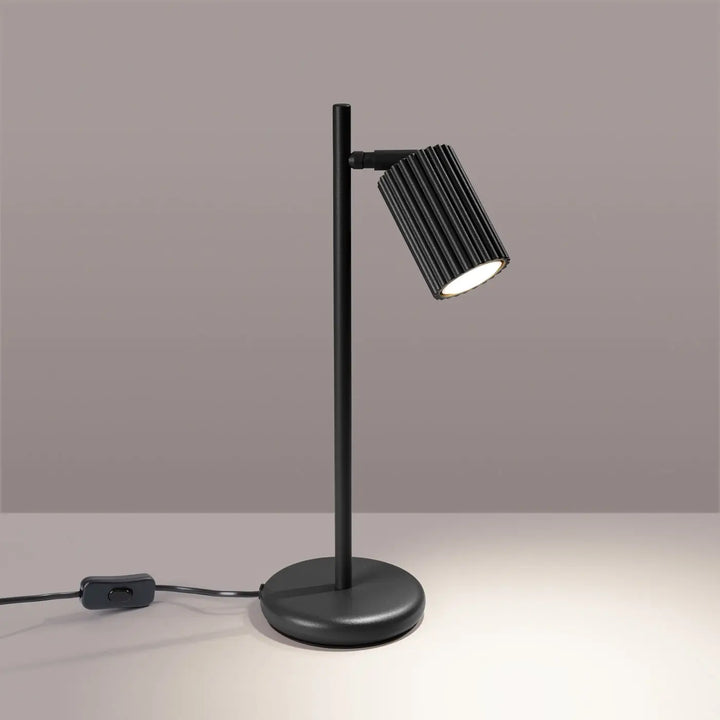 Lampe à poser karbon noir en métal avec abat-jour cylindrique nervuré bras ajustable design minimaliste et ampoules gu10 interchangeables