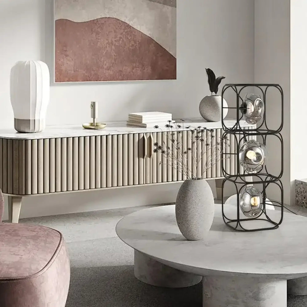 Lampe de table haloza en vase en pierre grise texturée sphères lumineuses pour un table design sculptural élégant