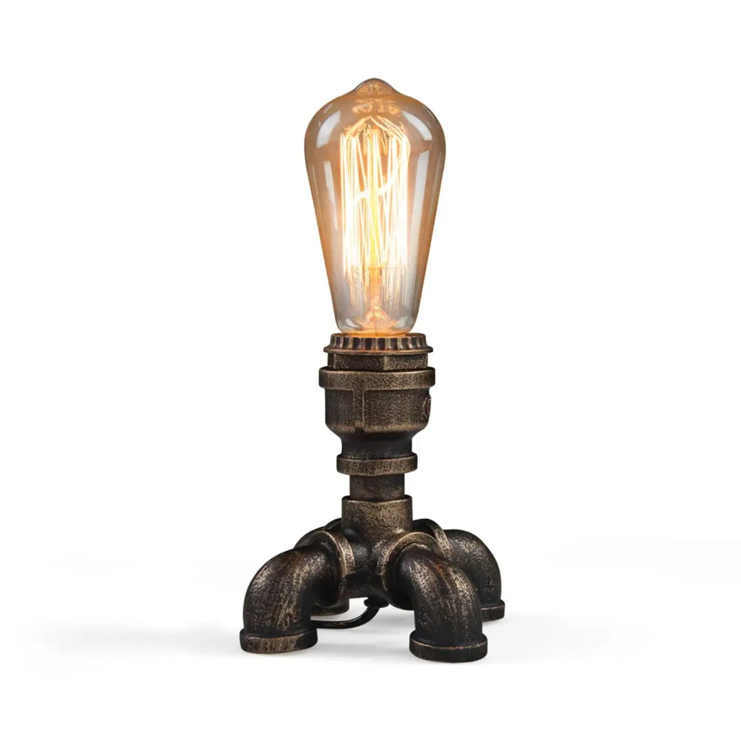 Lampe de table style industriel avec ampoule edison vintage et base métal foncé en forme de raccords pour décoration intérieure et ambiance chaleureuse