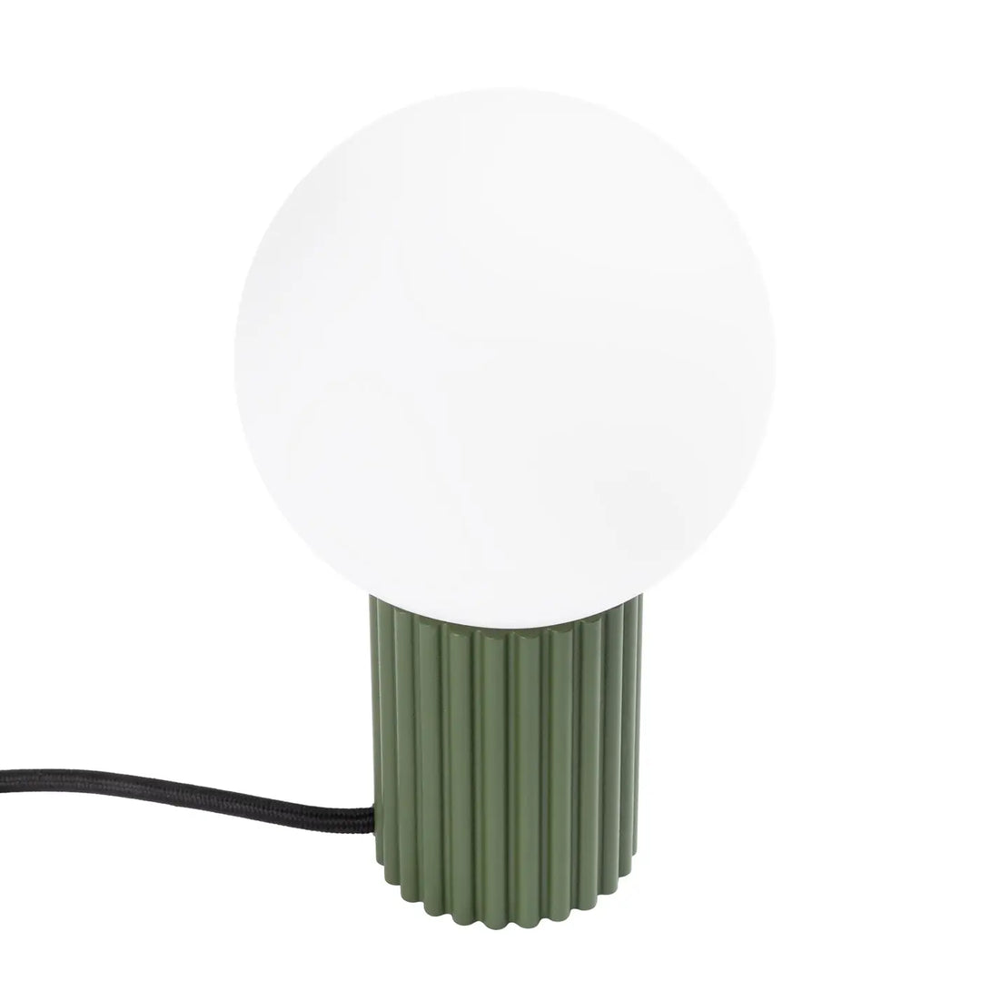 Lampe a poser halo vert avec base côtelée vert olive et abat-jour sphérique givré version suspension