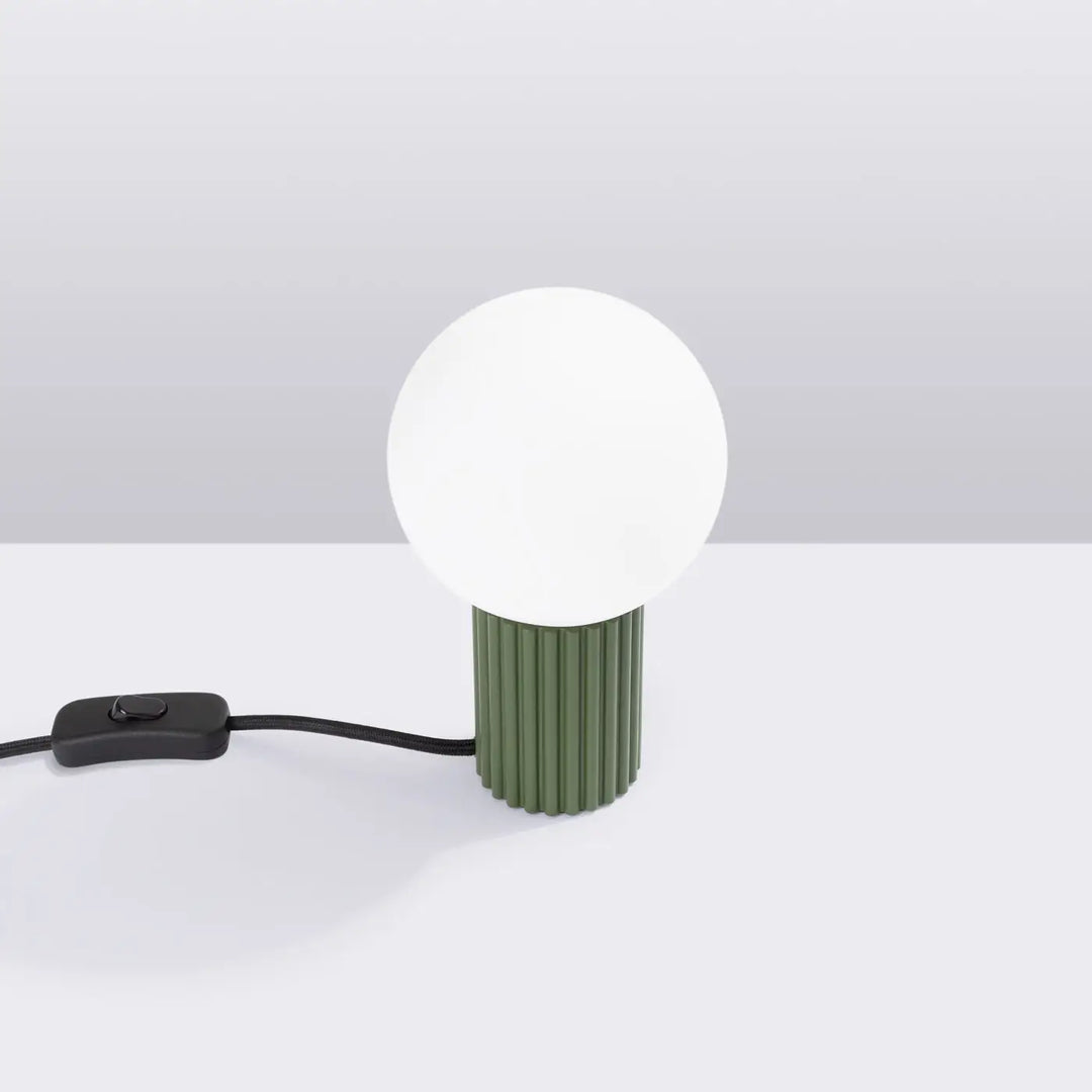 Lampe à poser halo vert olive en céramique côtelée avec abat-jour sphérique en verre dépoli version suspension