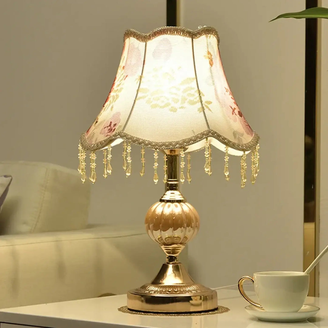 Lampe de table debhy avec base en verre facetté doré et abat-jour en tissu à motif floral pour décoration intérieure vintage chic