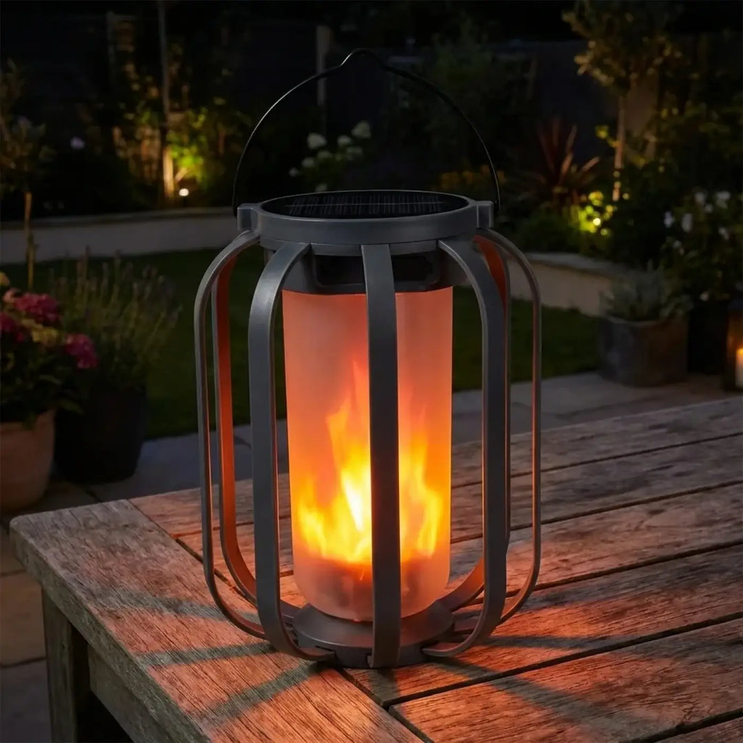 Luminaire extérieur solaire solva en métal noir avec effet flamme orange et panneau solaire intégré pour suspendre