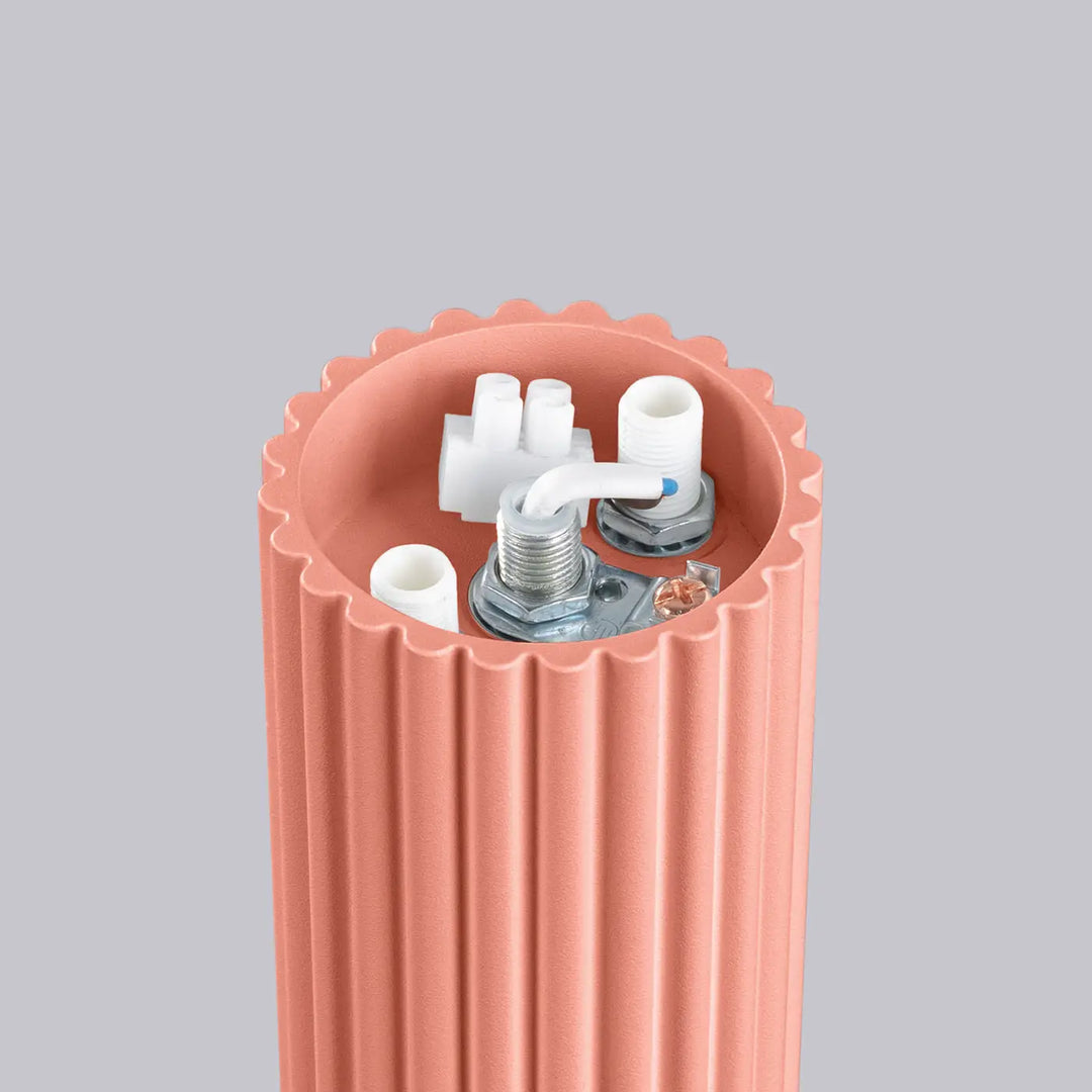 Plafonnier halo pêche avec corps cylindrique côtelé rose et composants internes en plastique blanc et métal pour bureau décorative