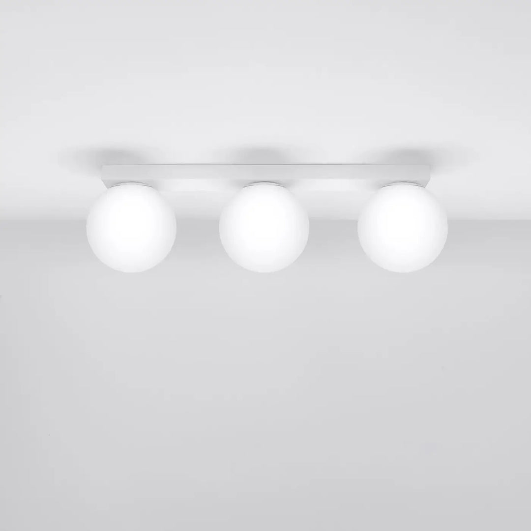 Luminaire plafonnier plafon yoli 3 blanc avec trois globes en verre dépoli classe à part élégance part entière