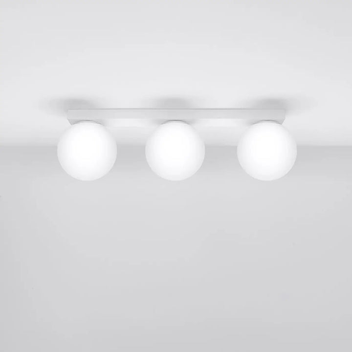 Luminaire plafonnier plafon yoli 3 blanc avec trois globes en verre dépoli classe à part élégance part entière
