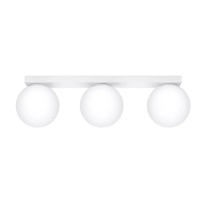 Luminaire plafonnier yoli 3 blanc avec trois globes en verre dépoli pour une classe à part moderne