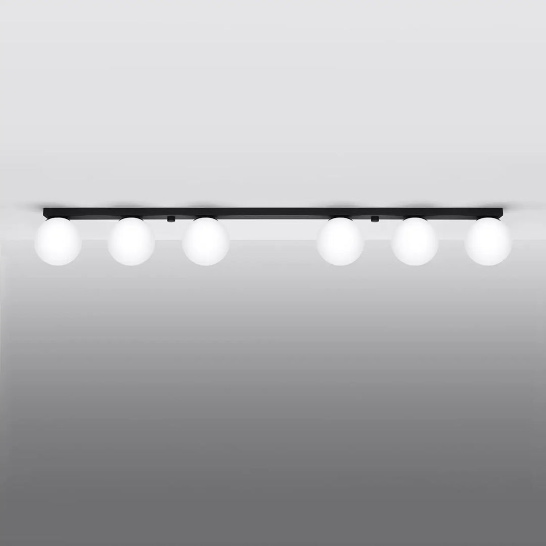 Luminaire plafonnier yoli 6 noir avec cinq globes en verre dépoli pour un plafon yoli classe à part