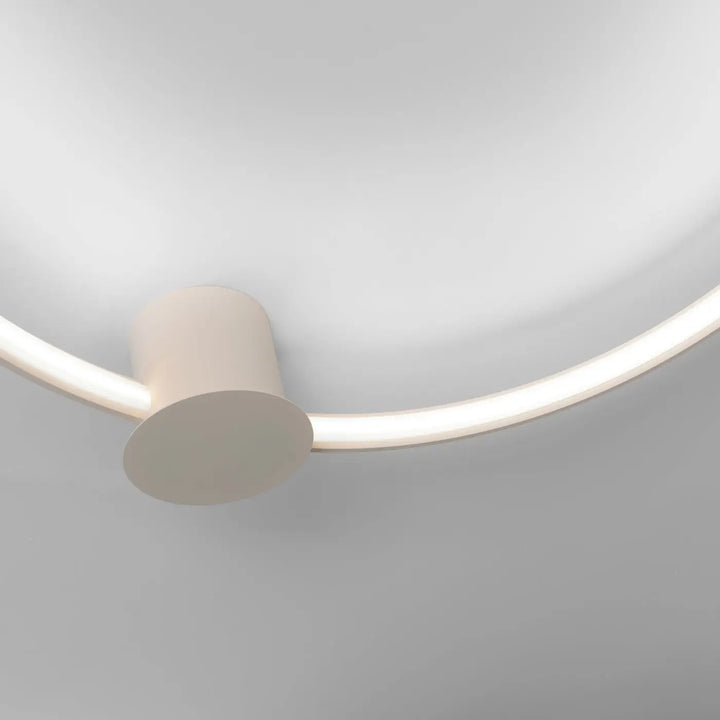 Luminaire plafonnier rio 110 beige en aluminium allient élégance avec anneaux led courbés pour intérieur moderne