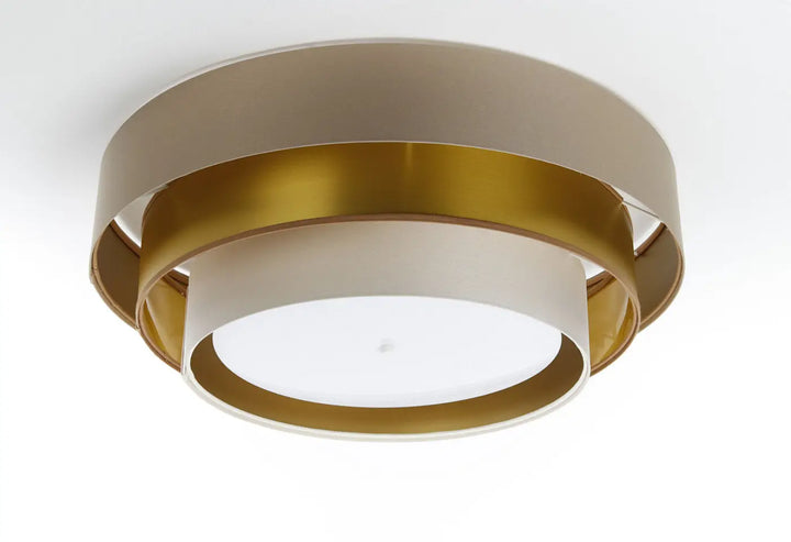 Luminaire plafonnier beige triniti elegant avec anneaux concentriques en métal doré brossé et beige mat et diffuseur blanc central
