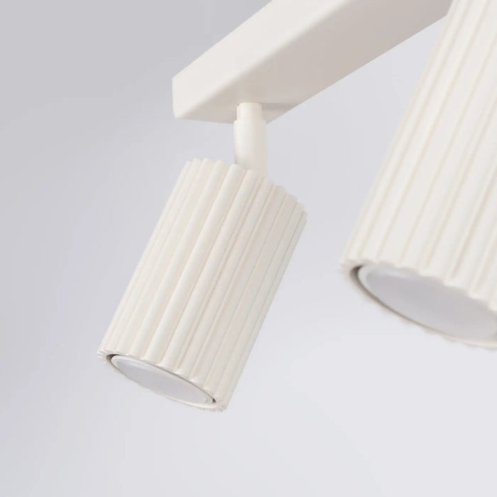 Plafonnier karbon allie design minimaliste beige avec ampoules gu10 interchangeables et structure en matériaux modernes