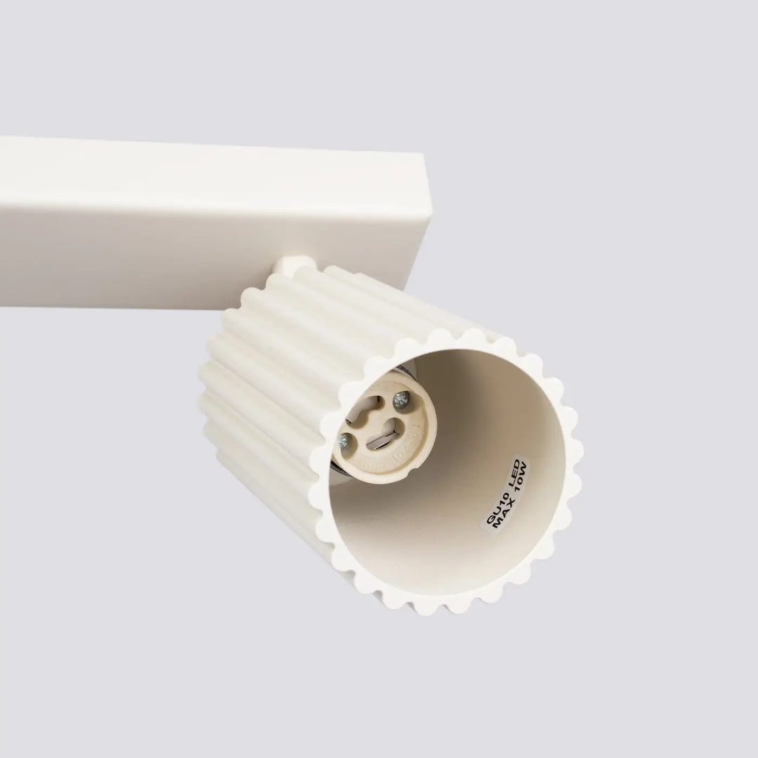 Plafonnier karbon allie crème avec bord festonné et ampoules gu10 interchangeables design minimaliste
