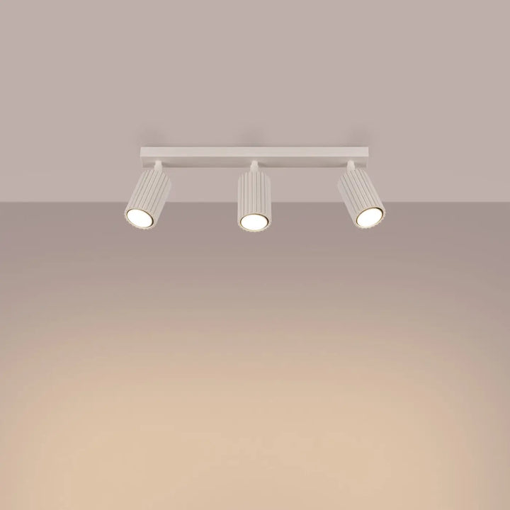 Plafonnier karbon design minimaliste beige avec trois têtes cylindriques à ampoules gu10 interchangeables et orientables