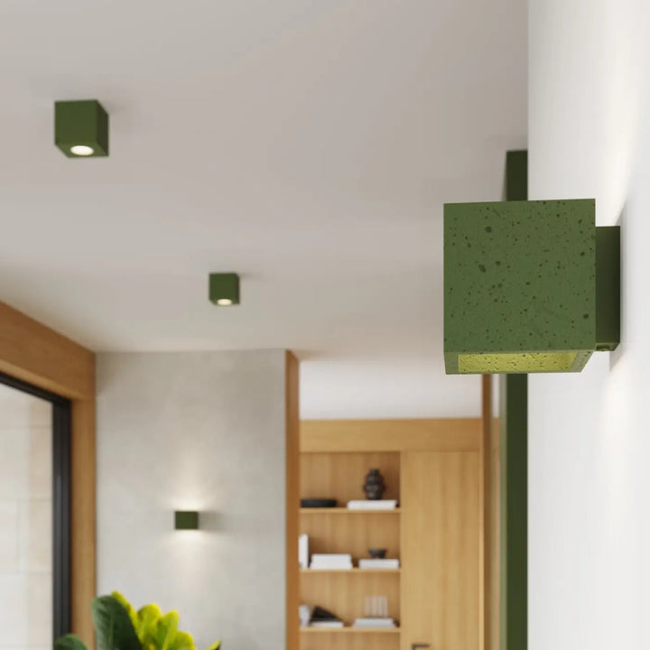 Luminaire plafonnier quad en béton vert olive avec forme originale et applique murale élégante pour intérieur moderne