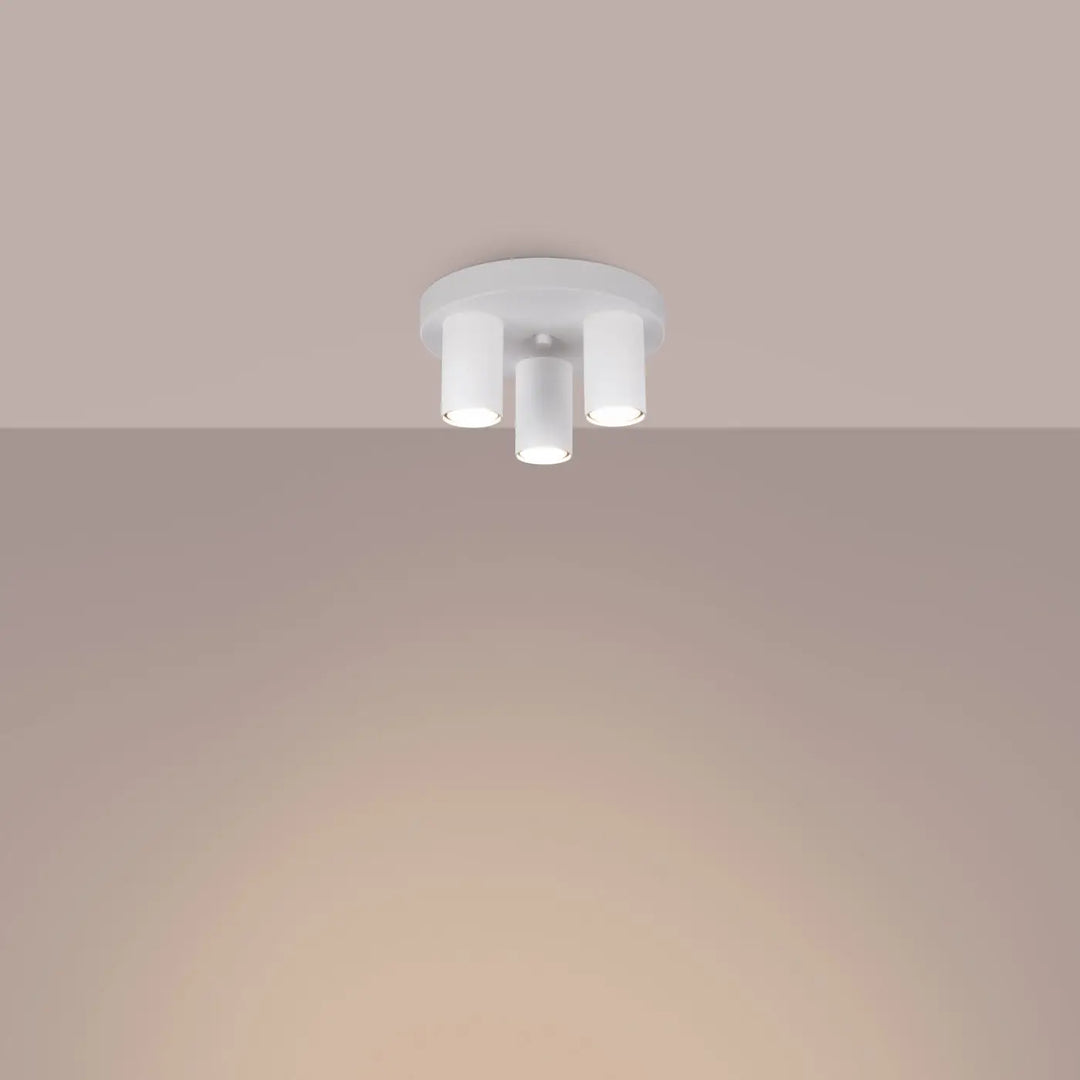 Plafonnier lagos blanc avec trois ampoules cylindriques givrés en cercle pour un caractère chic lampe lagos