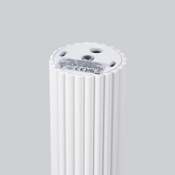 Plafonnier karbon allie blanc avec radiateur cylindrique à rainures verticales et ampoules gu10 interchangeables