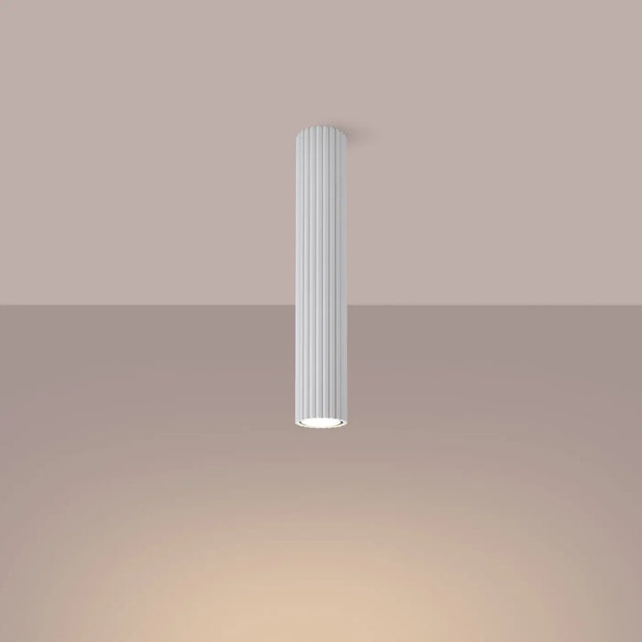 Plafonnier karbon allie blanc avec design cannelé vertical et ampoules gu10 interchangeables pour élégance chaleureuse