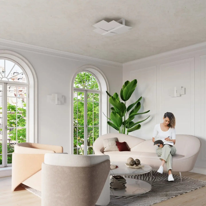 Luminaire plafonnier celia blanc design intemporel avec canapé blanc met magnifiquement en valeur son style fonctionnel