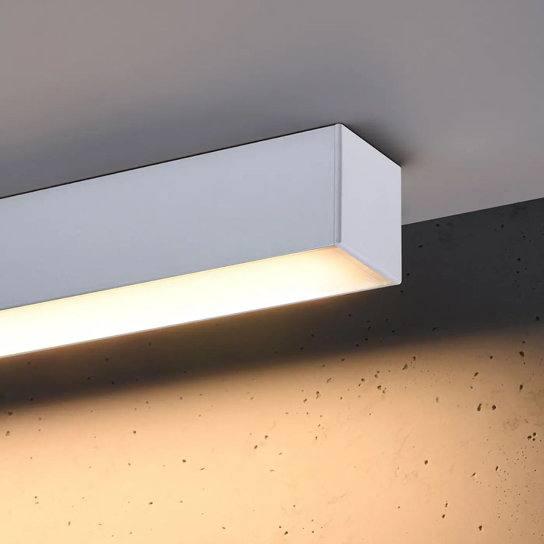 Luminaire plafonnier pinne 67 3000k blanc avec design minimaliste et paramètres d’éclairage led chaleureux