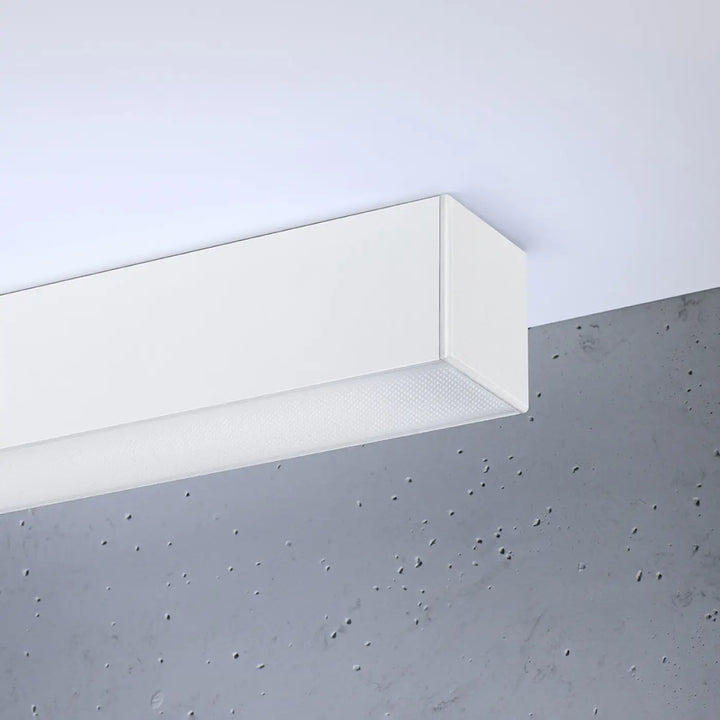 Luminaire plafonnier pinne 200 blanc avec module led et surface diffuseur texturée pour paramètres déclairage optimisés