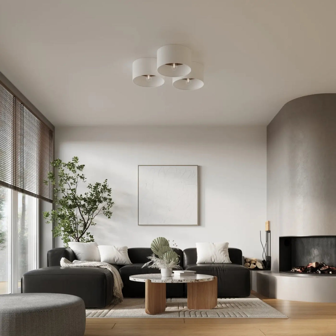 Luminaire plafonnier telesto blanc avec trois abat-jours cylindriques blancs et centre métallique design minimaliste