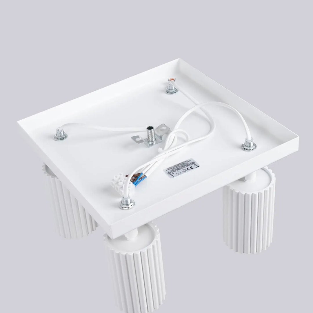 Plafonnier karbon allie design minimaliste blanc avec quatre ampoules gu10 interchangeables cylindriques striées