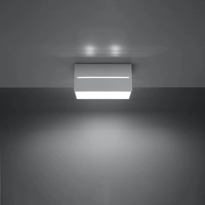 Plafonnier lobo 2 blanc moderne avec perforation linéaire minimaliste offrant un spectacle lumineux élégant