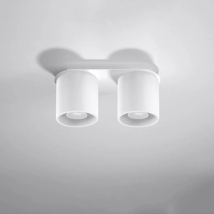 Plafonnier orbis 2 blanc avec double tête cylindrique et design minimaliste en bois naturel pour un éclairage moderne