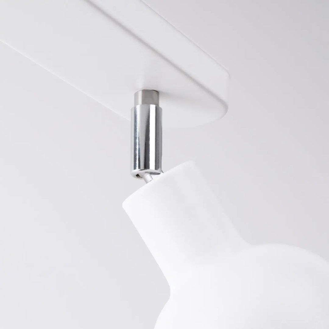 Luminaire plafonnier elba 2 blanc avec lampe elba en finition mate blanche et tige chrome pour minimalisme combiné et éléments subtils