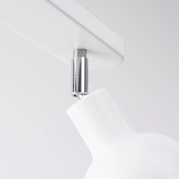 Luminaire plafonnier elba 2 blanc avec lampe elba en finition mate blanche et tige chrome pour minimalisme combiné et éléments subtils