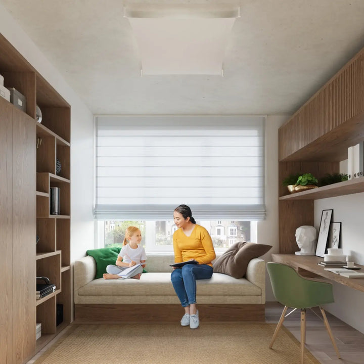 Luminaire plafonnier luna 3 blanc avec éclairage minimaliste et stores horizontaux blancs pour un intérieur plus facile