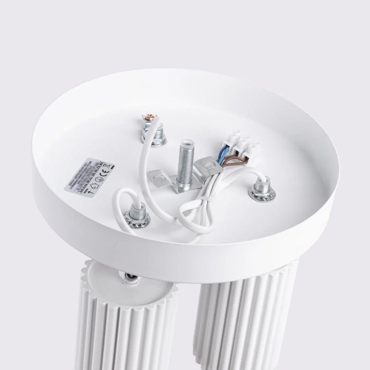 Plafonnier karbon allie blanc cylindrique avec colonnes cannelées, ampoules gu10 interchangeables et design minimaliste