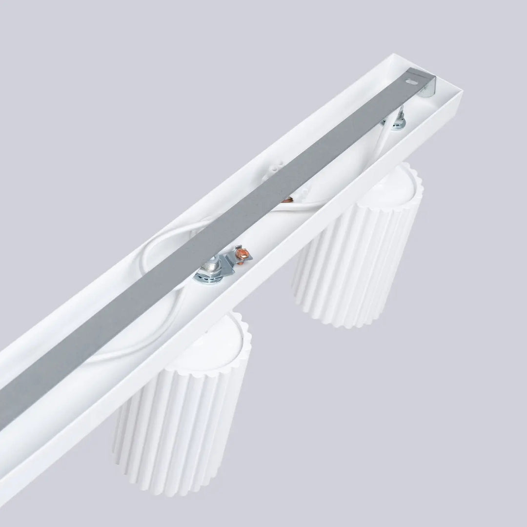 Plafonnier karbon blanc design minimaliste avec double tête led à ampoules gu10 interchangeables et barre métallique