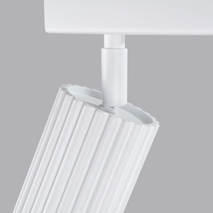 Plafonnier karbon blanc avec design minimaliste et ampoules gu10 interchangeables en matériau strié