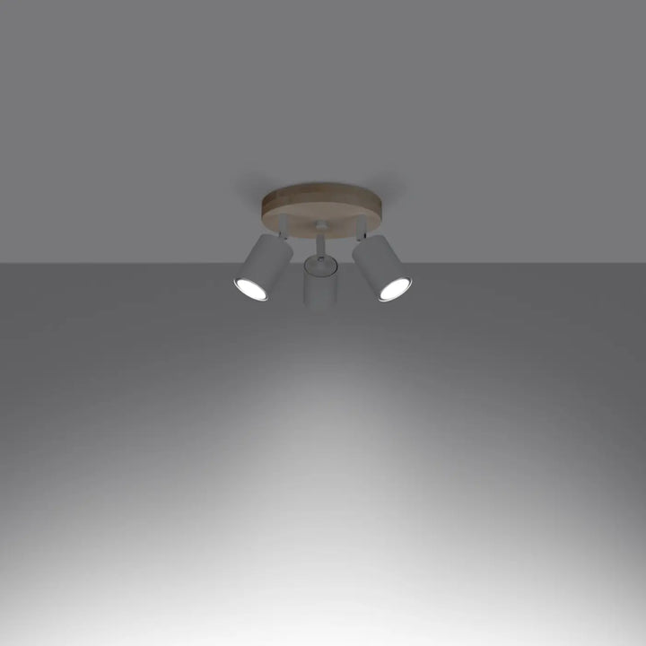 Plafonnier verdo design moderne avec base circulaire en bois clair et trois têtes cylindriques blanches ajustables